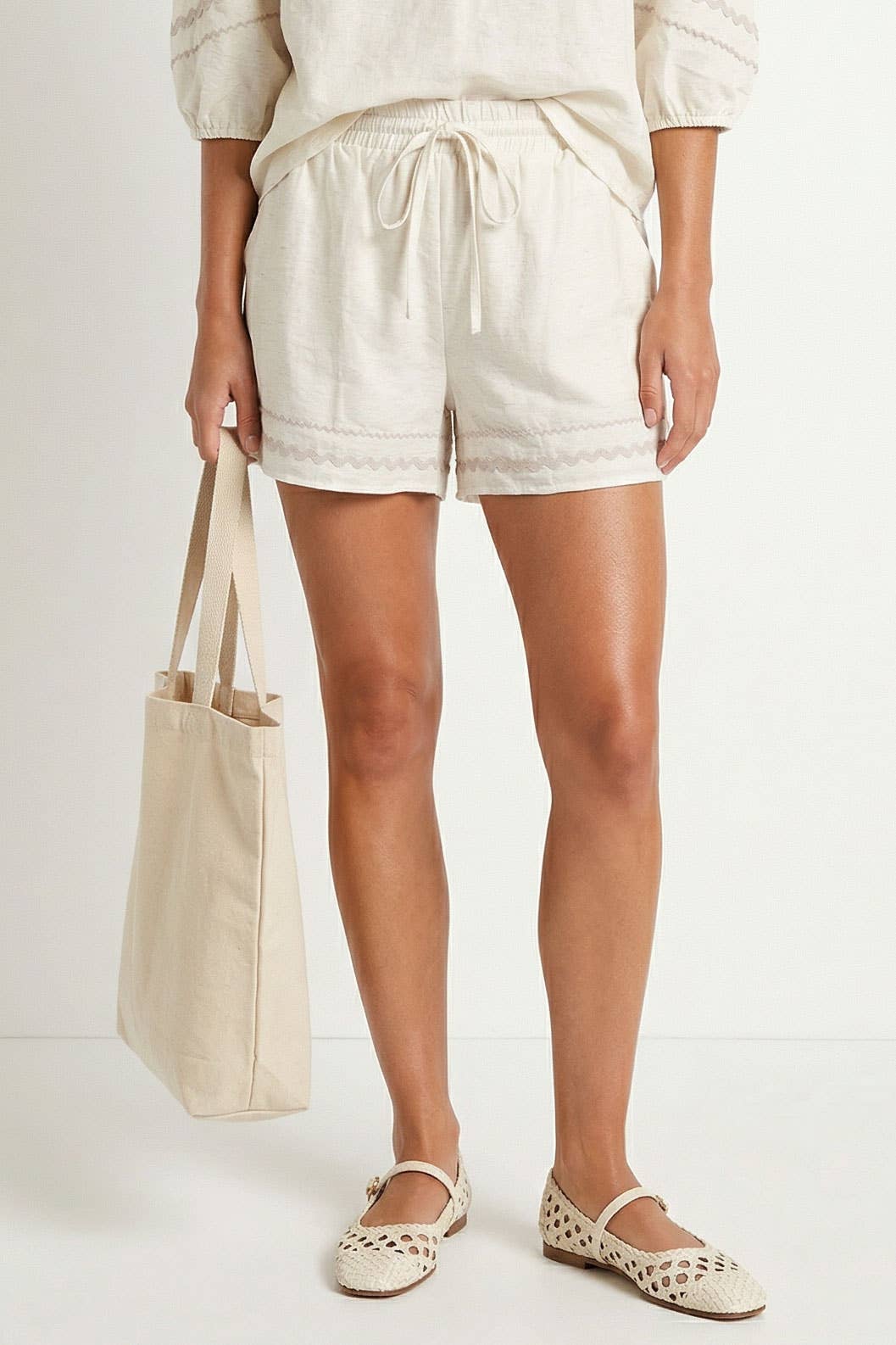 Trim Linen Shorts: Red