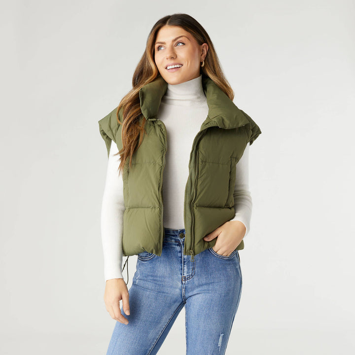 Down Vest: Black / L/XL