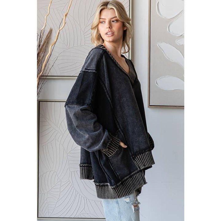 WIDE V NECK L/S TOP: BLACK