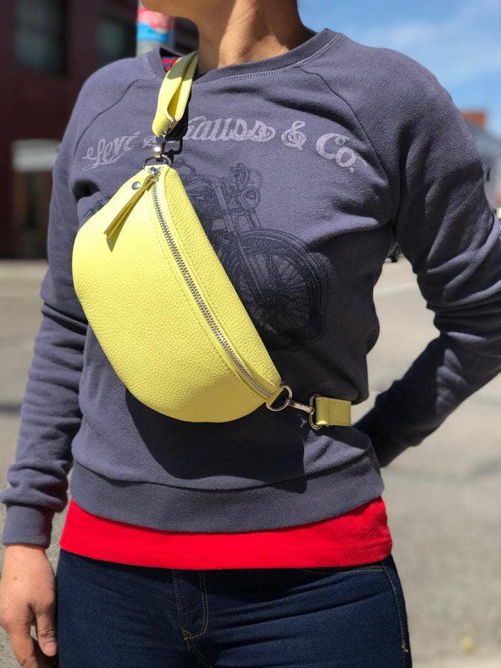 Italian Leather Waist Bag with Zipper: Bottle Green