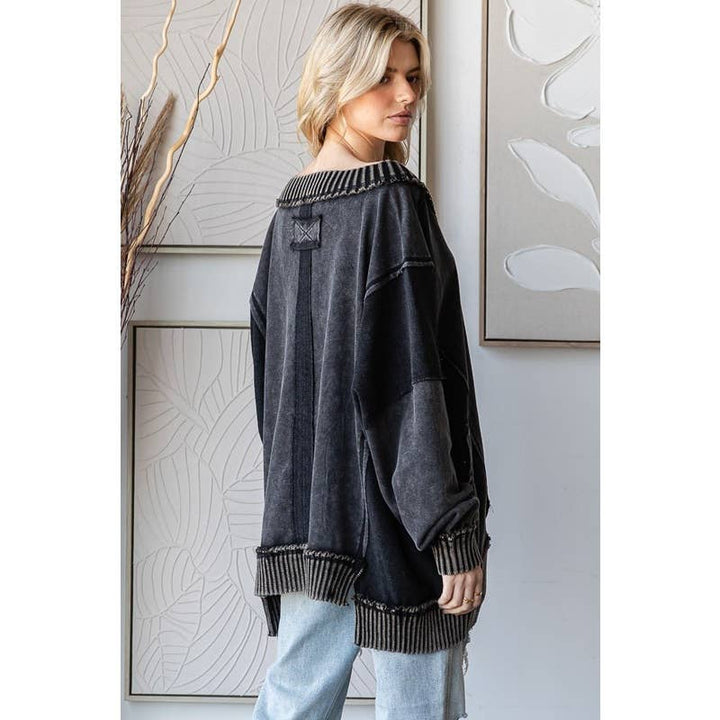 WIDE V NECK L/S TOP: BLACK