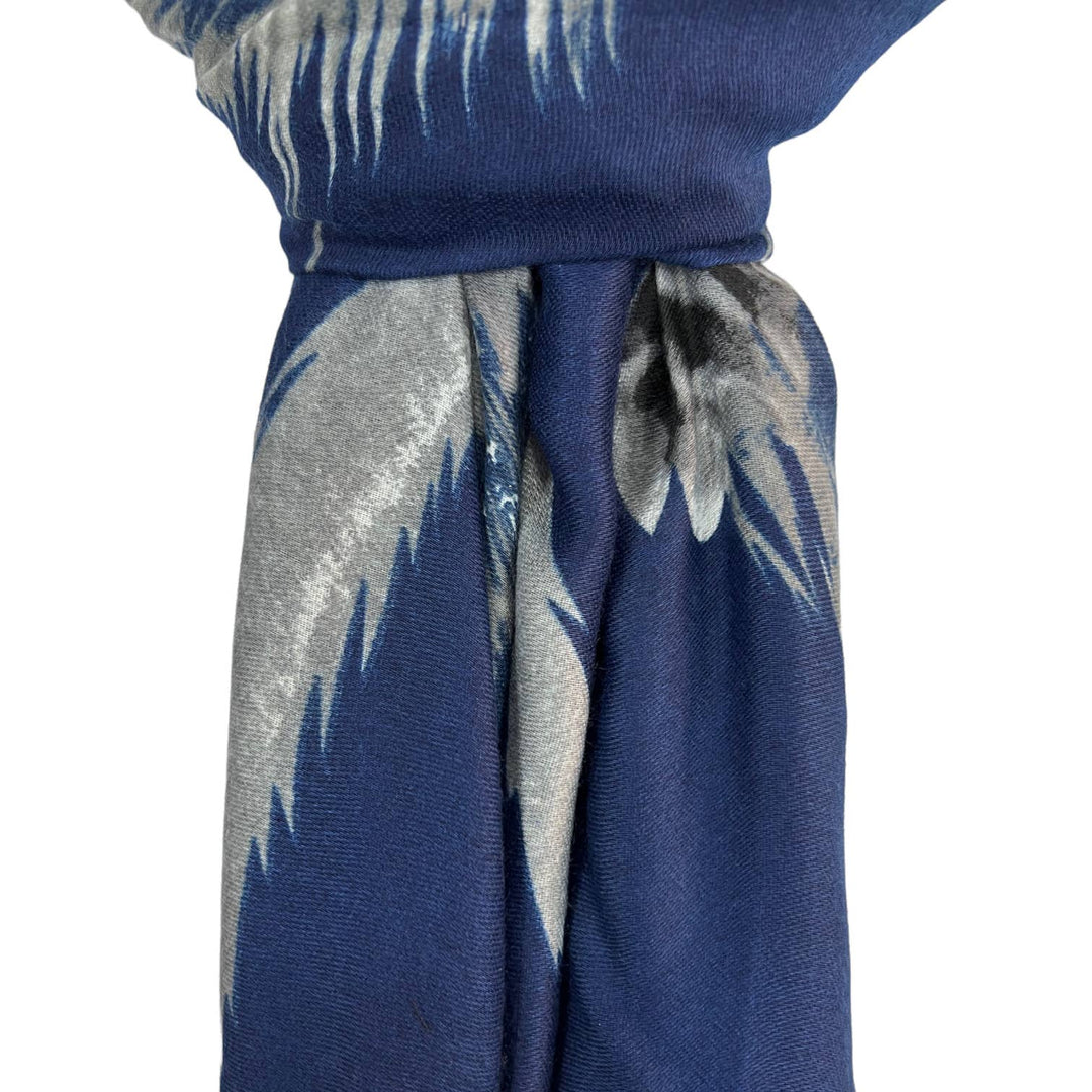 Dusty miller flower scarf: Cream