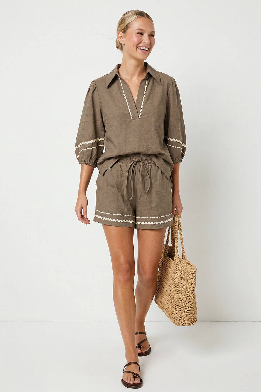 Trim Linen Shorts: Red