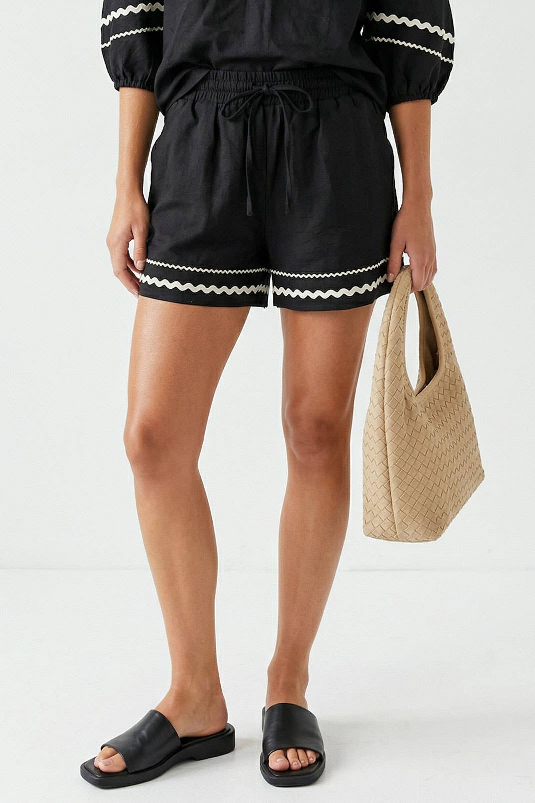 Trim Linen Shorts: Red