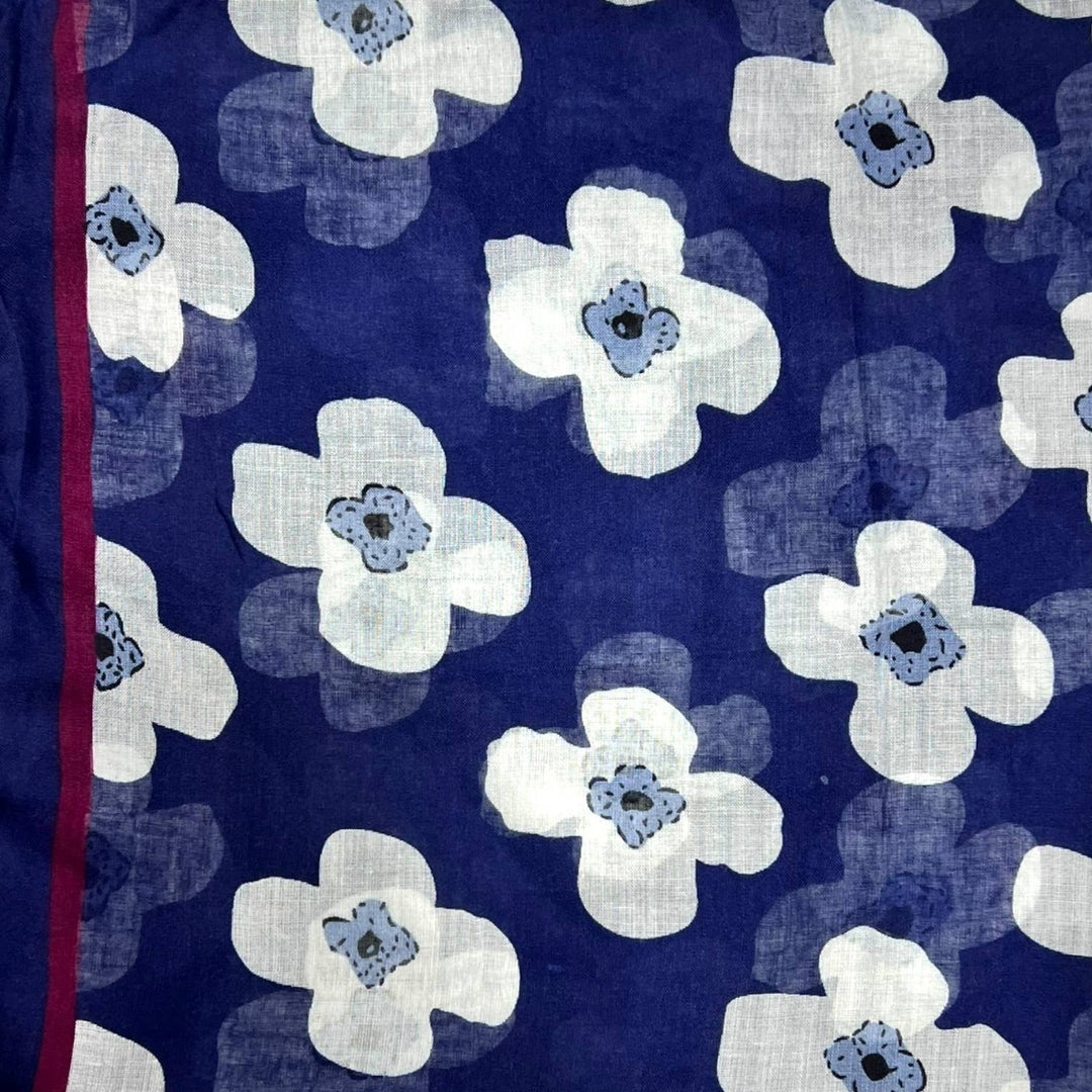 Daisy printed scarf: Black