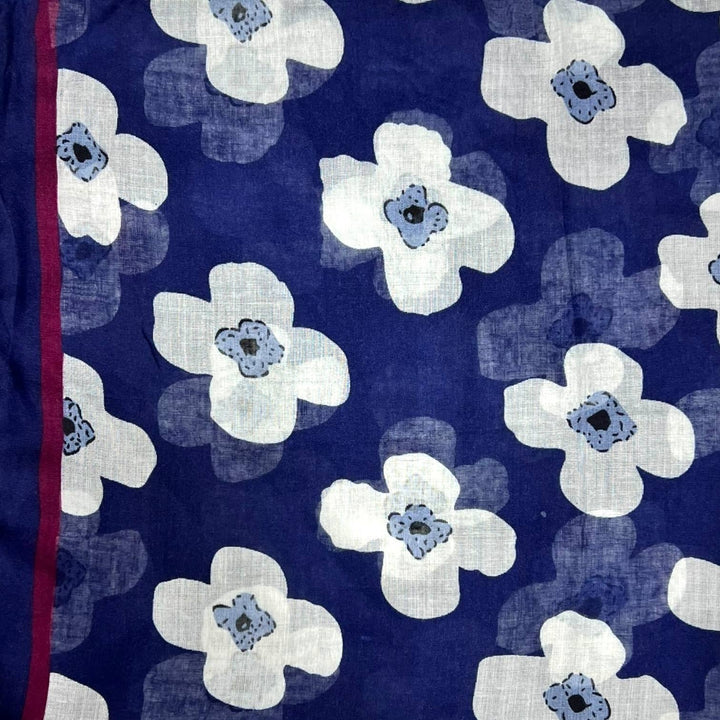 Daisy printed scarf: Black