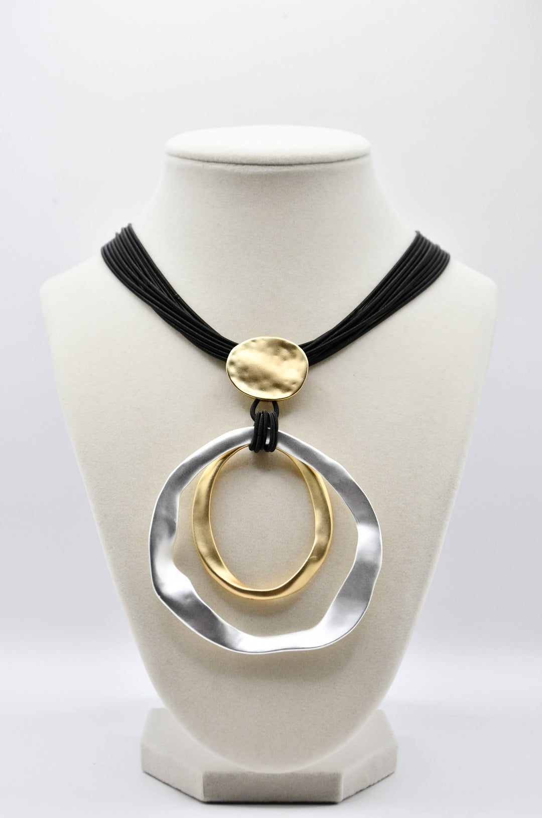 S172 Black Wire With Large Silver Necklace