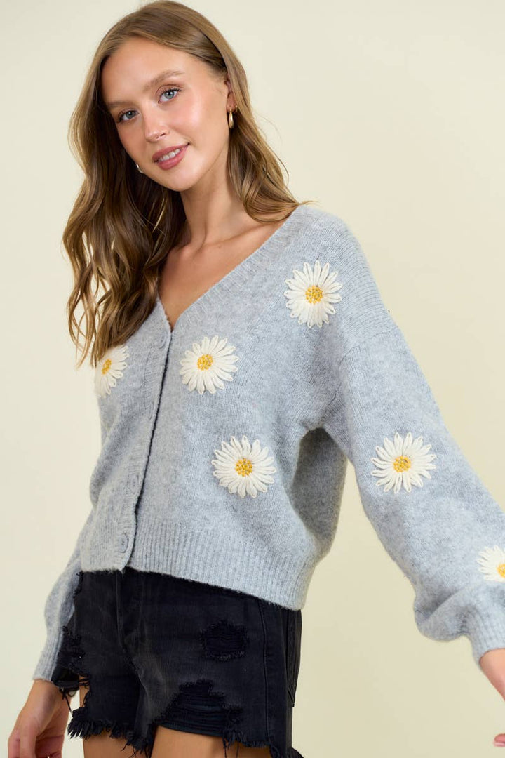 Doe and Rae - FLORAL APPLIQUE BUTTON DOWN SWEATER CARDIGAN - 10786J: GREY / M