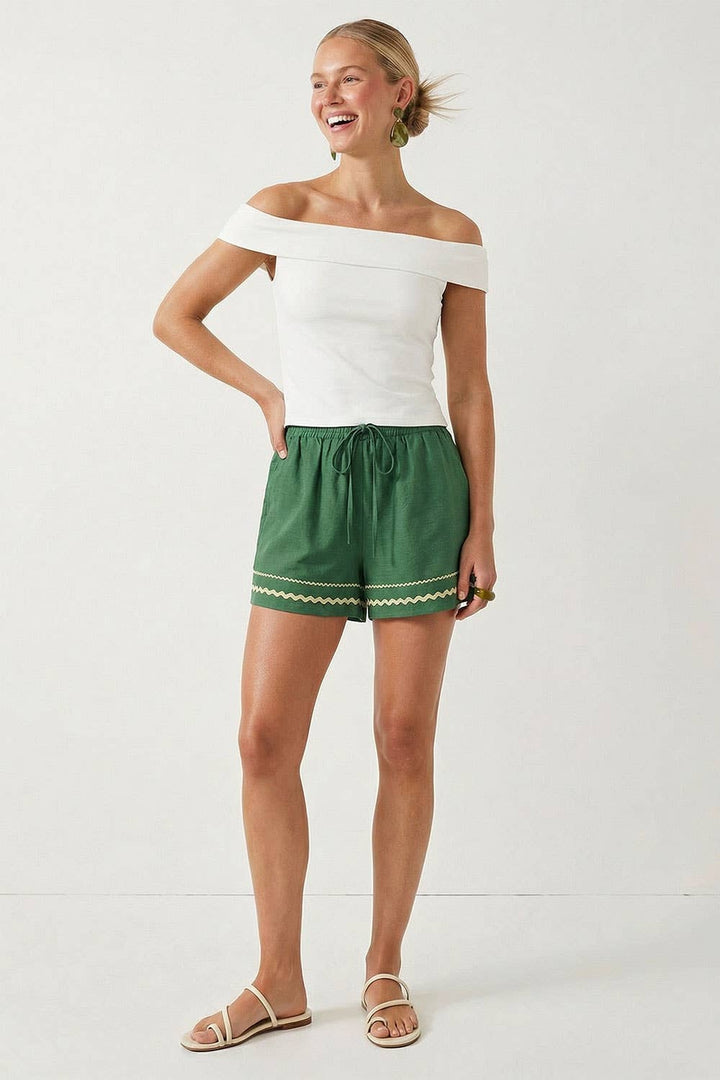 Trim Linen Shorts: Red