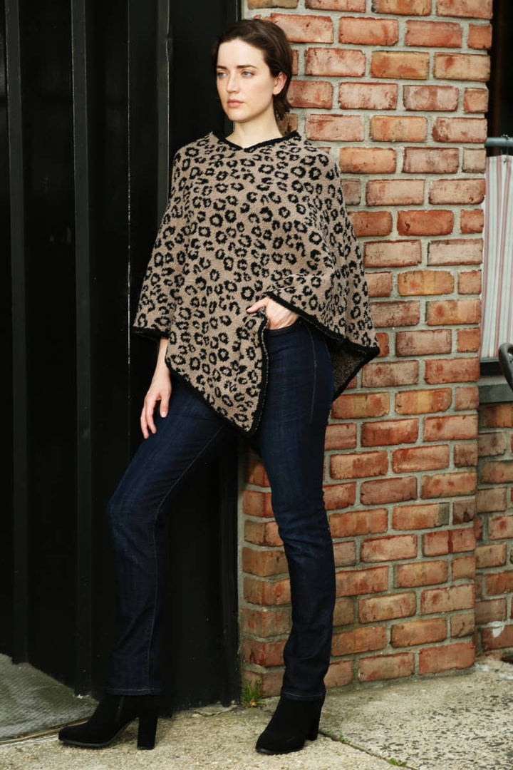 Leopard Poncho: COFFEE / ONE SIZE