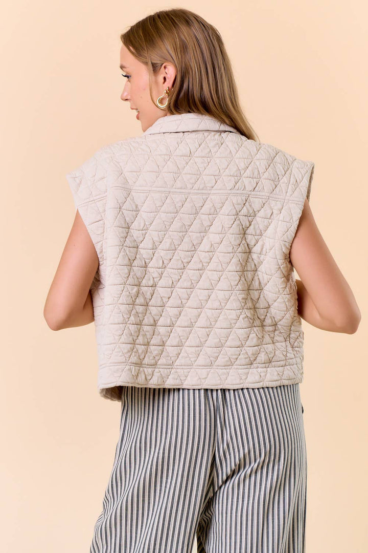 Doe and Rae - QUILTED POINT COLLAR FLAP PATCHED POCKET VEST - 10626J-1: OAT / M