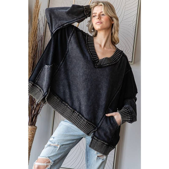 WIDE V NECK L/S TOP: BLACK