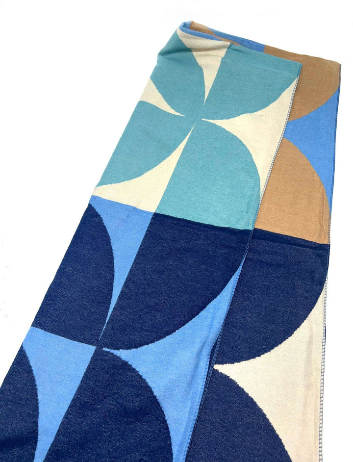HH-275 Chic Scarf with GeoPattern: Black