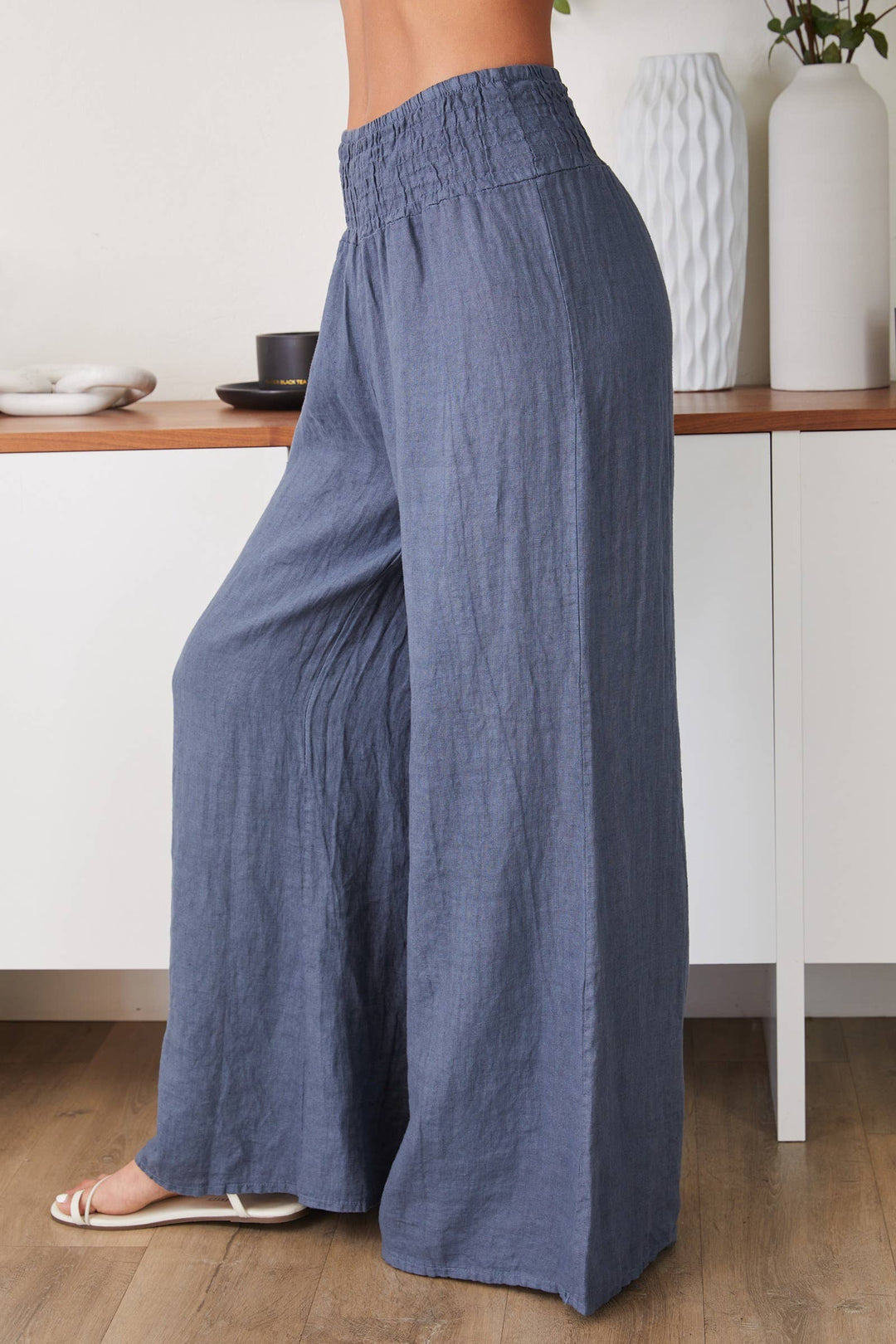 LINEN SMOCKED WAIST PANT: Mocha / S