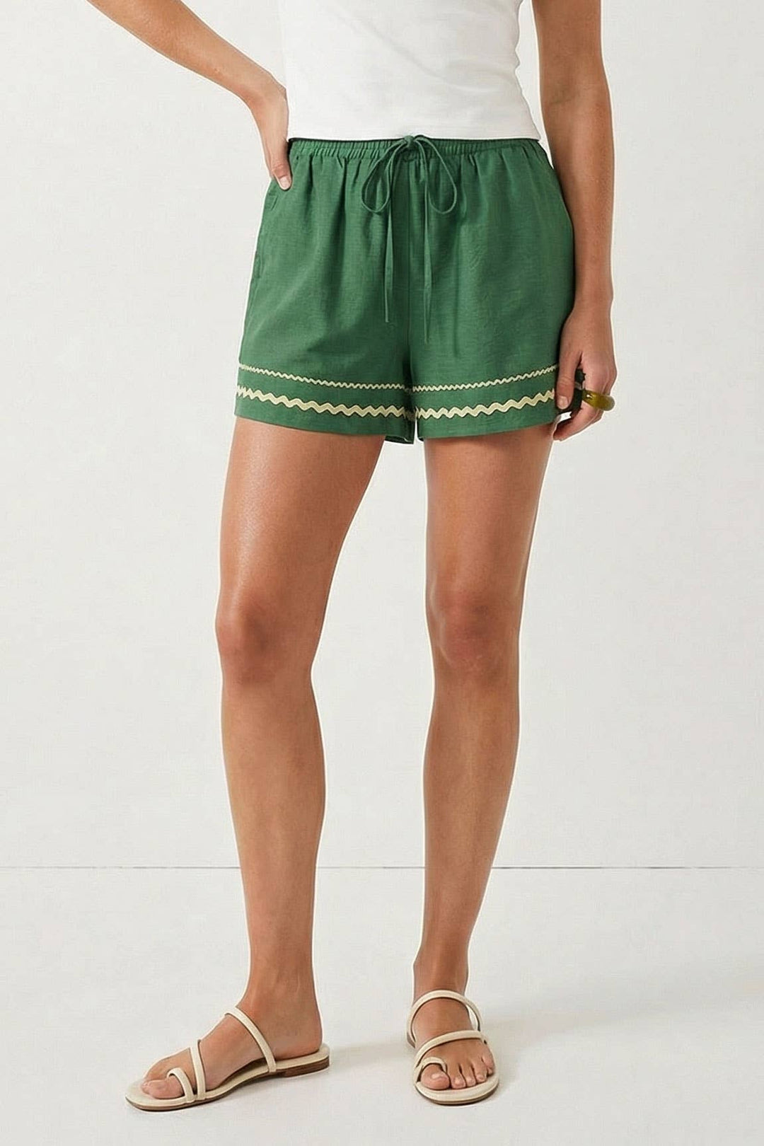 Trim Linen Shorts: Red