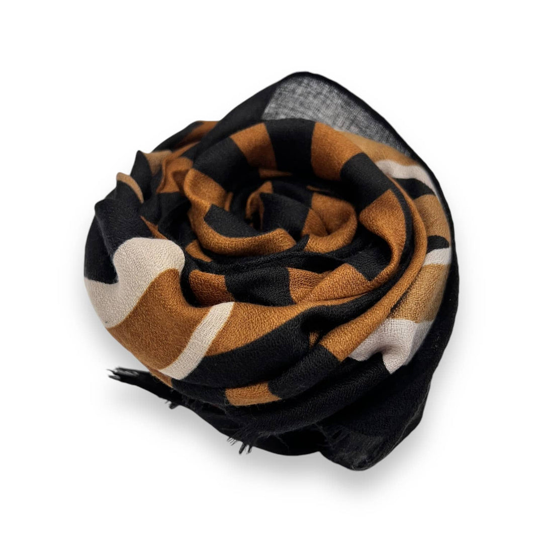 maze print scarf fringes: Black