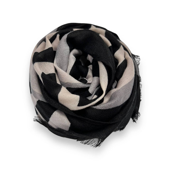maze print scarf fringes: Black