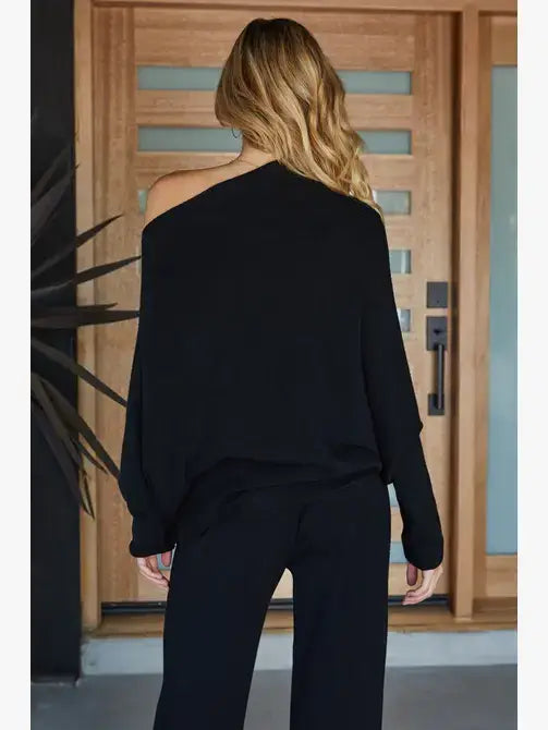 ASYMMETRICAL SWEATER: Black / XS/S