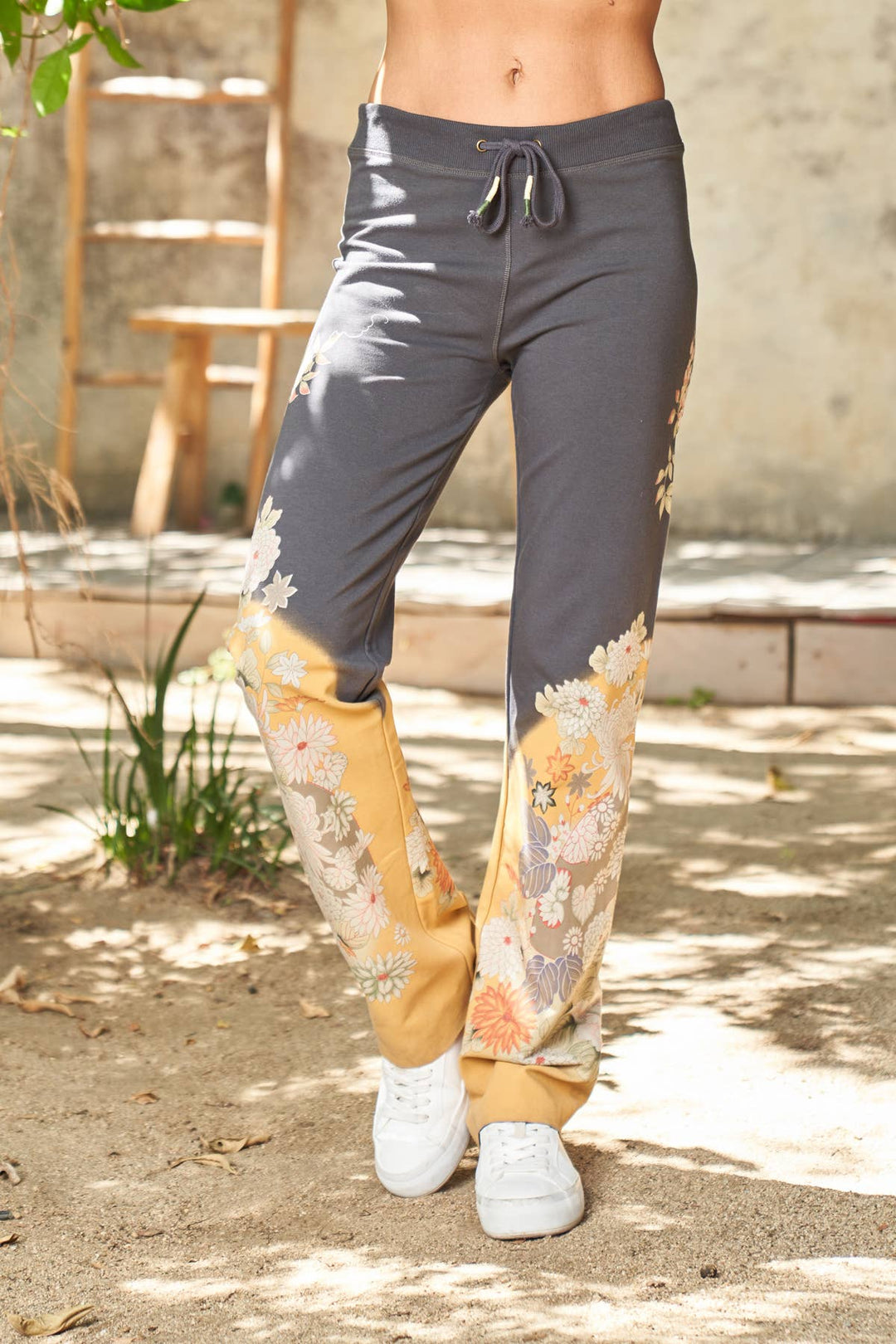 Floral Print Pant : Charcoal / M