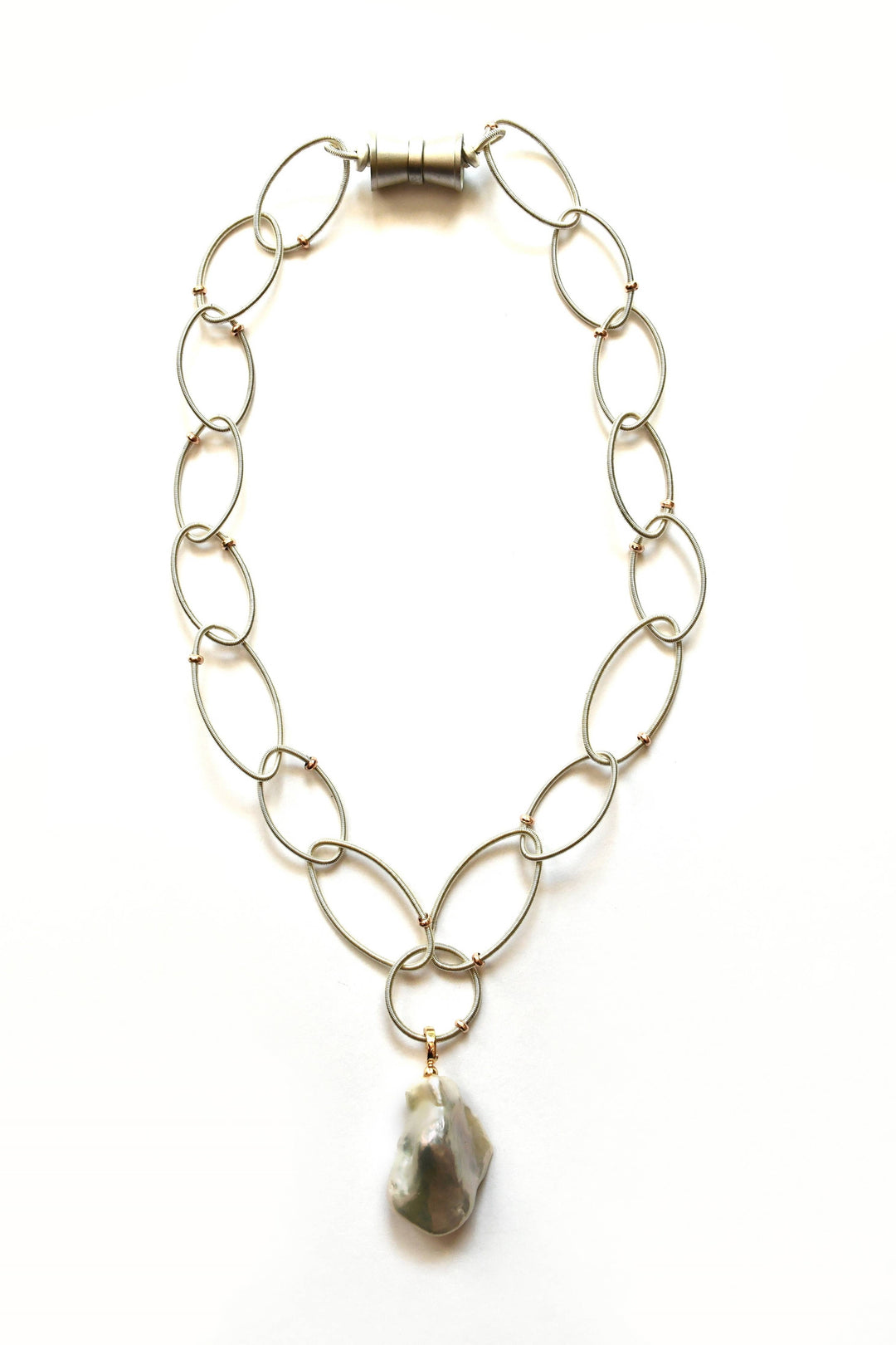 Sea Lily - SH30SIL - Oval Shaped Silver Wire Chain With Large Freshwate
